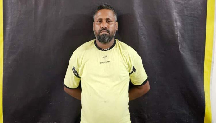 র্যাব পরিচয়ে অপহরণ চক্রের মূলহোতা সিকদার আটক র্যাব পরিচয়ে অপহরণ চক্রের মূলহোতা সিকদার আটক