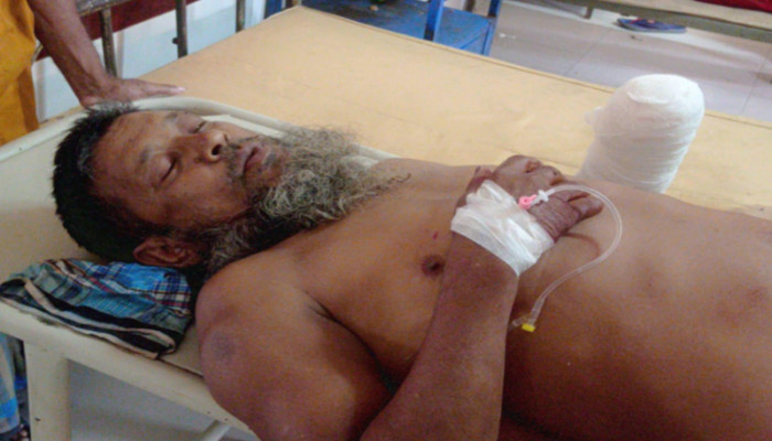 ব্রাহ্মণবাড়িয়ার নবীনগরে জমি বিরোধে ভাতিজার দা’র কোপে চাচার কব্জি বিচ্ছিন্ন ব্রাহ্মণবাড়িয়ার নবীনগরে জমি বিরোধে ভাতিজার দা’র কোপে চাচার কব্জি বিচ্ছিন্ন