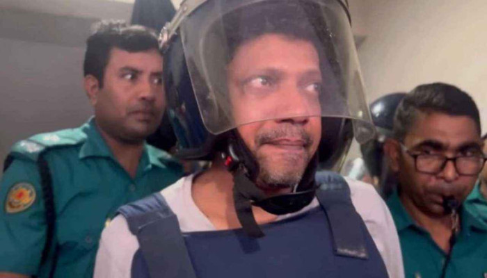 আদালতে কাঁদলেন পলক আদালতে কাঁদলেন পলক