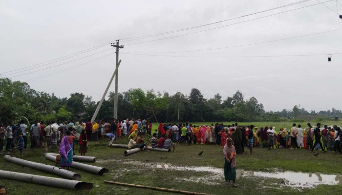 বৃষ্টির পানিতে খেলতে গিয়ে ড্রেনের পাইপে পড়ে নিখোঁজ শিশু বৃষ্টির পানিতে খেলতে গিয়ে ড্রেনের পাইপে পড়ে নিখোঁজ শিশু