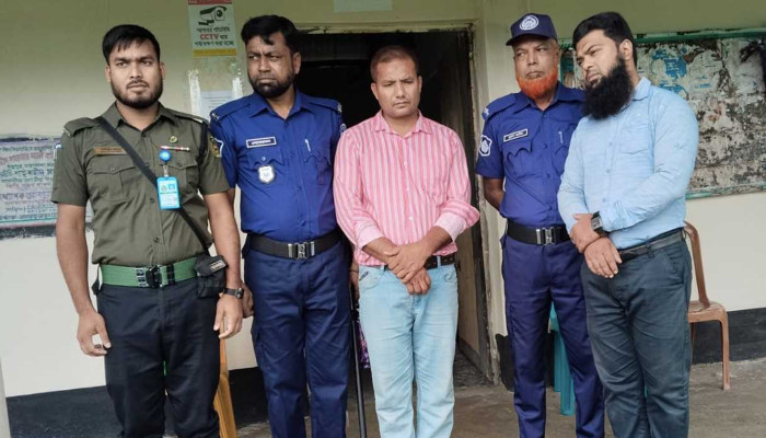 তারাকান্দায় এইচএসসি পরীক্ষায় ওএমআর শিট পূরণে সহায়তার অভিযোগে দুই শিক্ষক আটক তারাকান্দায় এইচএসসি পরীক্ষায় ওএমআর শিট পূরণে সহায়তার অভিযোগে দুই শিক্ষক আটক