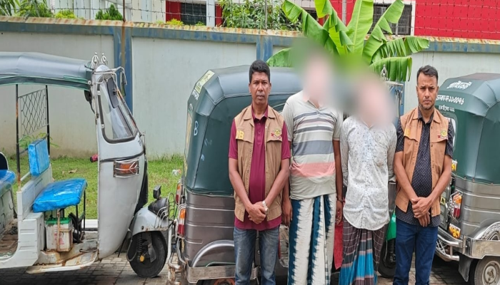 নগরীতে চোরাই সিএনজি চক্রের ২ সদস্য গ্রেফতার নগরীতে চোরাই সিএনজি চক্রের ২ সদস্য গ্রেফতার