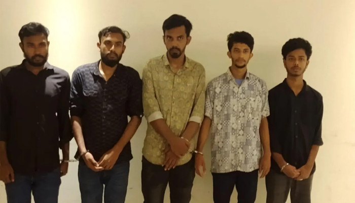 সমন্বয়কের ছদ্মবেশে চাঁদাবাজি, গুলশানে যুবকসহ পাঁচজন আটক সমন্বয়কের ছদ্মবেশে চাঁদাবাজি, গুলশানে যুবকসহ পাঁচজন আটক