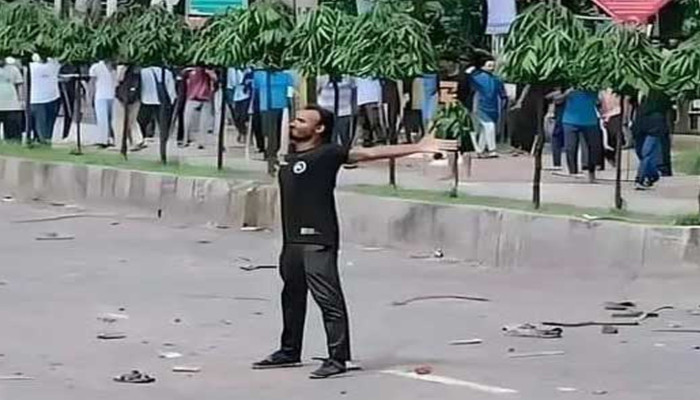 আন্তর্জাতিক অপরাধ ট্রাইব্যুনালে আজ আবু সাঈদ হত্যা মামলার শুনানি আন্তর্জাতিক অপরাধ ট্রাইব্যুনালে আজ আবু সাঈদ হত্যা মামলার শুনানি