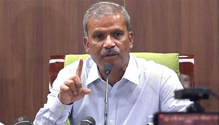 “দুটোই জঘন্য, কিন্তু তুলনা ঠিক হয়নি”—বিতর্কের পর অবস্থান স্পষ্ট করলেন আসিফ নজরুল “দুটোই জঘন্য, কিন্তু তুলনা ঠিক হয়নি”—বিতর্কের পর অবস্থান স্পষ্ট করলেন আসিফ নজরুল