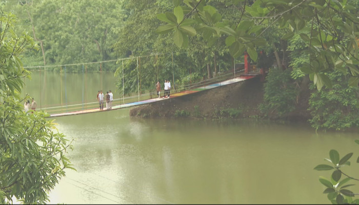 সশস্ত্র গোষ্ঠীর তৎপরতায় পাহাড়ে পর্যটন সংকট, বাড়ছে অর্থনৈতিক চাপ সশস্ত্র গোষ্ঠীর তৎপরতায় পাহাড়ে পর্যটন সংকট, বাড়ছে অর্থনৈতিক চাপ
