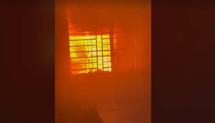 কদমতলীতে বহুতল ভবনে অগ্নিকাণ্ড, দেড় ঘণ্টায় নিয়ন্ত্রণে ফায়ার সার্ভিস কদমতলীতে বহুতল ভবনে অগ্নিকাণ্ড, দেড় ঘণ্টায় নিয়ন্ত্রণে ফায়ার সার্ভিস