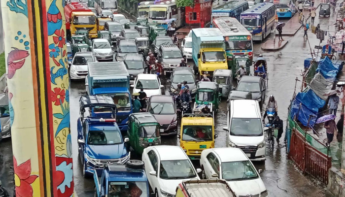 রাজধানীতে আর বাসে উঠতে লড়াই নয়, একক ব্যবস্থায় আসছে গণপরিবহন রাজধানীতে আর বাসে উঠতে লড়াই নয়, একক ব্যবস্থায় আসছে গণপরিবহন
