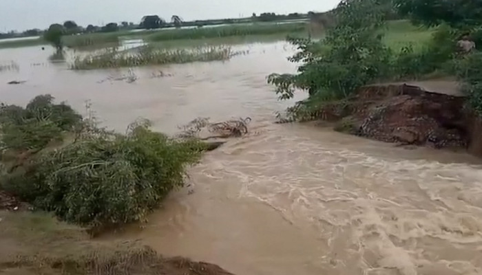 পাকিস্তান ও কাশ্মিরে ভয়াবহ বন্যা: লাখো মানুষ ক্ষতিগ্রস্ত, সতর্কতা জারি পাকিস্তান ও কাশ্মিরে ভয়াবহ বন্যা: লাখো মানুষ ক্ষতিগ্রস্ত, সতর্কতা জারি