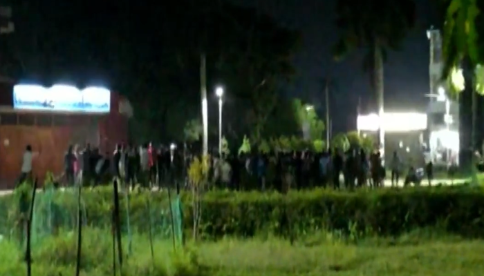 বাংলাদেশ কৃষি বিশ্ববিদ্যালয়ে কম্বাইন্ড ডিগ্রির দাবিতে আন্দোলনরত শিক্ষার্থীদের ওপর বহিরাগতদের হামলা