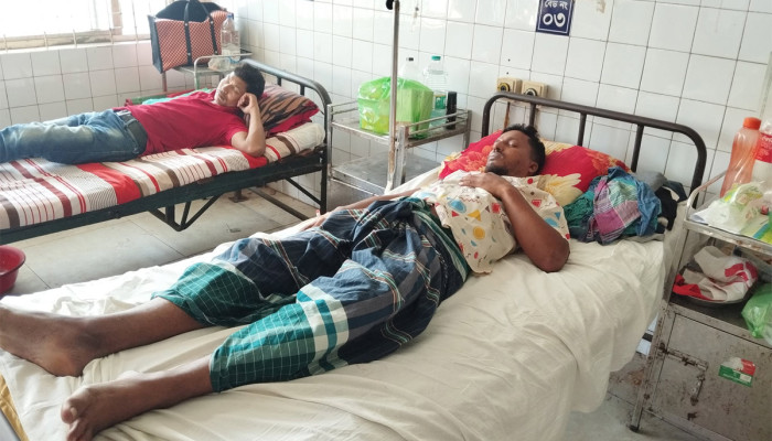 যশোরে মাদকবিরোধী অভিযানে গিয়ে হামলায় আহত ৪ সিআইডি সদস্য যশোরে মাদকবিরোধী অভিযানে গিয়ে হামলায় আহত ৪ সিআইডি সদস্য