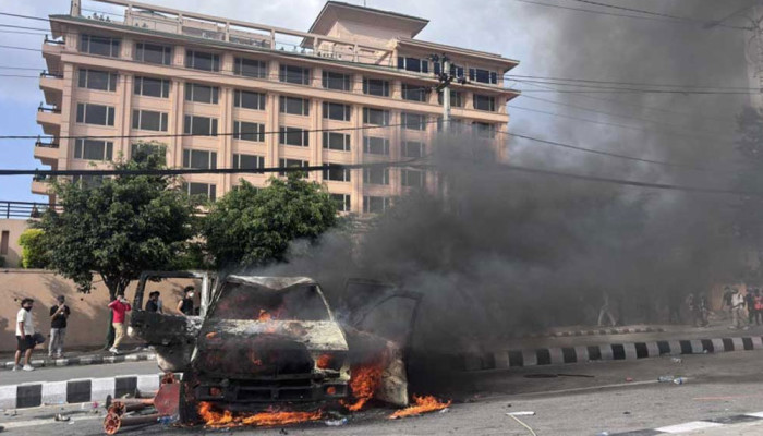 নেপালে জেন-জি বিক্ষোভ: নিহত বেড়ে ১৯, কারফিউ বাড়লো