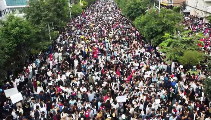 নেপালে রক্তক্ষয়ী বিক্ষোভের মধ্যে পদত্যাগ স্বরাষ্ট্রমন্ত্রীর