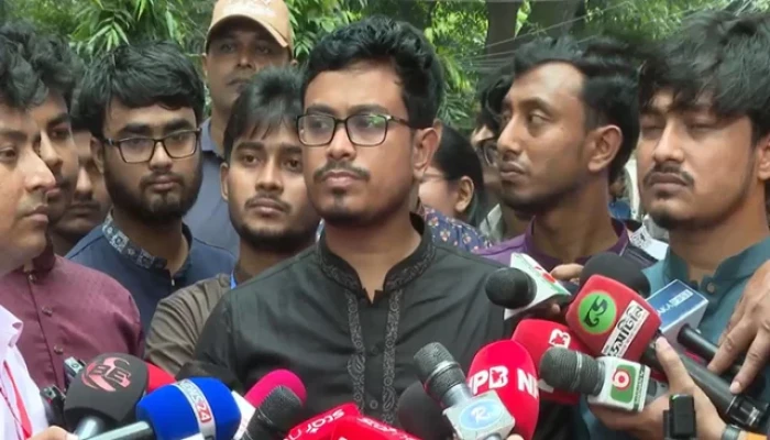 ডাকসু ভোটে আচরণবিধি লঙ্ঘনের অভিযোগ, ভিপি প্রার্থীর ক্ষোভ