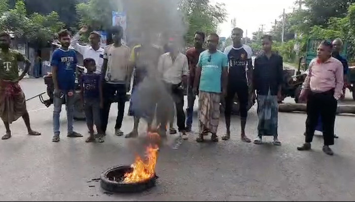 বাগেরহাটে চার আসন বহালের দাবিতে ৪৮ ঘণ্টার হরতাল, মহাসড়কে যোগাযোগ বিচ্ছিন্ন বাগেরহাটে চার আসন বহালের দাবিতে ৪৮ ঘণ্টার হরতাল, মহাসড়কে যোগাযোগ বিচ্ছিন্ন