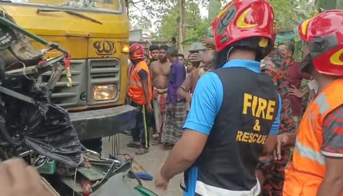 আত্মীয়ের মরদেহ দেখতে যাওয়ার পথে ট্রাকের ধাক্কায় স্বামী নিহত, স্ত্রীসহ আহত ৬ আত্মীয়ের মরদেহ দেখতে যাওয়ার পথে ট্রাকের ধাক্কায় স্বামী নিহত, স্ত্রীসহ আহত ৬