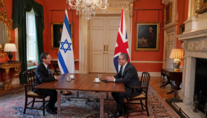 গাজা ইস্যুতে ব্রিটিশ প্রধানমন্ত্রীর সঙ্গে ইসরাইলি প্রেসিডেন্টের উত্তপ্ত  বৈঠক