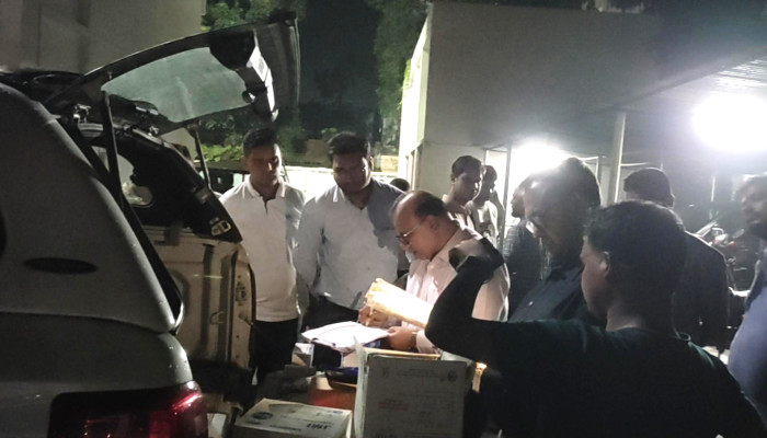 ঠাকুরগাঁওয়ে সরকারি গাড়ি থেকে মেয়াদোত্তীর্ণ ওষুধ জব্দ, তদন্তে তিন সদস্যের কমিটি