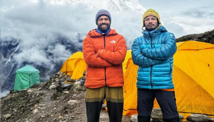 অক্সিজেন ছাড়াই মানাসলু জয় করে ইতিহাস গড়লেন বাংলাদেশি ডা. বাবর আলী