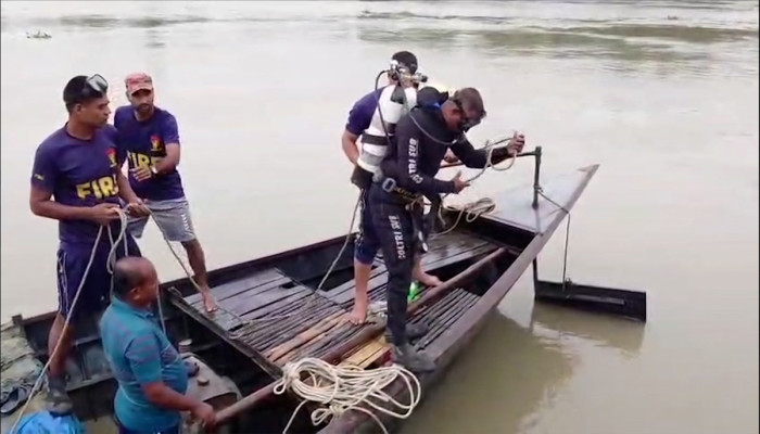 গাজীপুরে তুরাগ নদে নৌকাডুবি: অংকিতার মরদেহ উদ্ধার, তন্ময় এখনও নিখোঁজ গাজীপুরে তুরাগ নদে নৌকাডুবি: অংকিতার মরদেহ উদ্ধার, তন্ময় এখনও নিখোঁজ