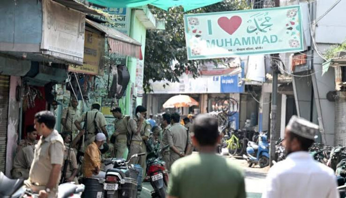 ‘I Love Muhammad’ ব্যানার: মাওয়ানায় ৫ মুসলিম গ্রেফতার,