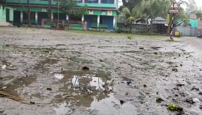 লালমনিরহাটে তিস্তার পানি কমে বন্যা পরিস্থিতির উন্নতি, বানভাসীরা ঘরে ফিরছেন লালমনিরহাটে তিস্তার পানি কমে বন্যা পরিস্থিতির উন্নতি, বানভাসীরা ঘরে ফিরছেন