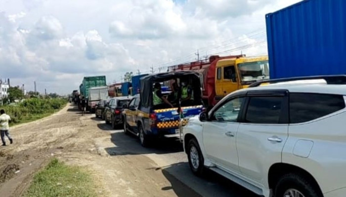 ঢাকা-সিলেট মহাসড়কের ব্রাহ্মণবাড়িয়া অংশে যানজট নিরসনে তৎপর সওজ