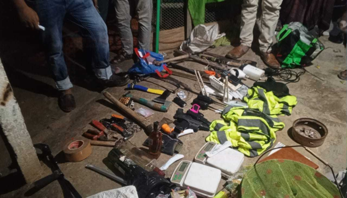 যশোরে ডাকাত দলের গোপন আস্তানায় পুলিশের অভিযান, চার যুবক আটক