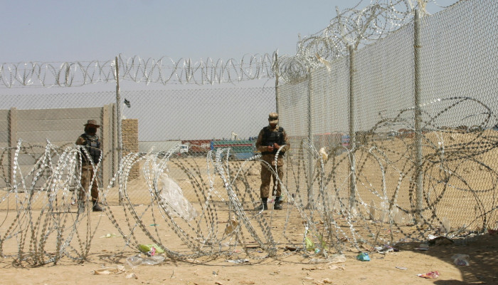পাকিস্তান আফগানভূমি বিজয়ে সরাসরি হামলার হুমকি দিলো
