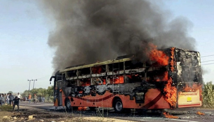 ভারতের রাজস্থানে যাত্রীবাহী বাসে ভয়াবহ অগ্নিকাণ্ডে নিহত ১৯