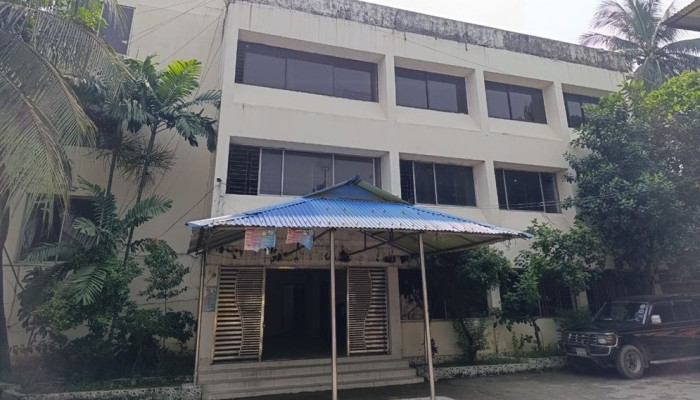 নারায়ণগঞ্জ সওজ অফিসে বহিরাগত দখল: সরকারি আবাসনে চলছে অবৈধ ভাড়া ও অপরাধচক্র