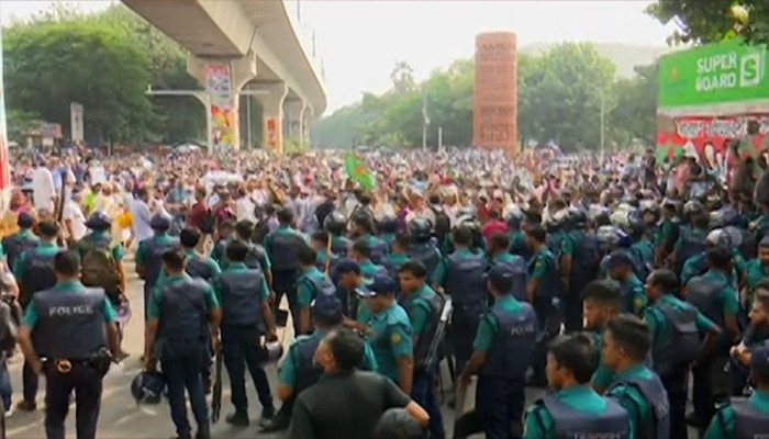 শাহবাগ ছাড়লেন আন্দোলনরত শিক্ষকরা, কেন্দ্রীয় শহীদ মিনারে নতুন কর্মসূচির ঘোষণা আসছে