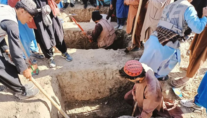 যুদ্ধবিরতি লঙ্ঘন করে আফগানিস্তান সীমান্তে পাকিস্তানের বিমান হামলা, নিহত অন্তত ১০