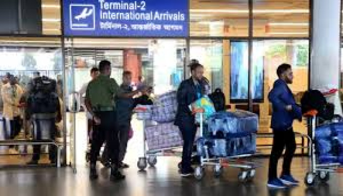 কার্গো ভিলেজে অগ্নিকাণ্ডের পরও স্থবির শাহজালাল বিমানবন্দর, ফ্লাইট ছাড়ায় দীর্ঘ বিলম্ব