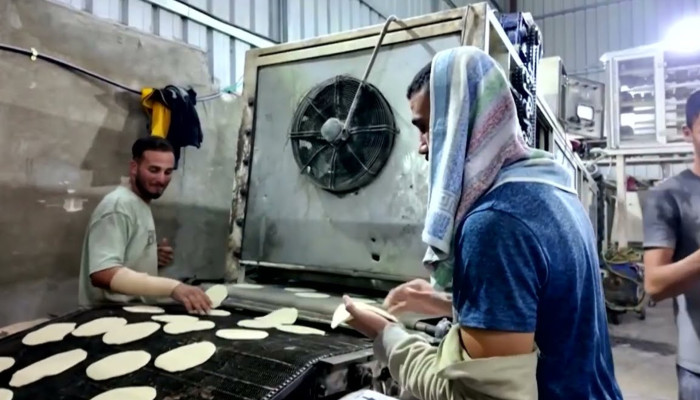 গাজায় জাতিসংঘের বেকারিতে প্রতিদিন তিন লাখ রুটি, ফিরছে আশার আলো