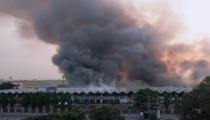 কার্গো ভিলেজে অগ্নিকাণ্ডে বিপর্যস্ত আমদানি কার্যক্রম: যৌথ পদক্ষেপ নিচ্ছে বিজিএমইএ ও বিকেএমইএ কার্গো ভিলেজে অগ্নিকাণ্ডে বিপর্যস্ত আমদানি কার্যক্রম: যৌথ পদক্ষেপ নিচ্ছে বিজিএমইএ ও বিকেএমইএ