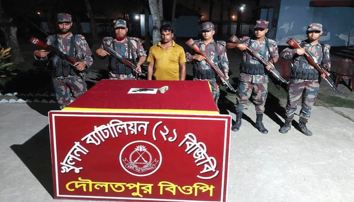 বেনাপোল সীমান্তে অস্ত্রসহ  আটক এক ব্যক্তি বেনাপোল সীমান্তে অস্ত্রসহ  আটক এক ব্যক্তি