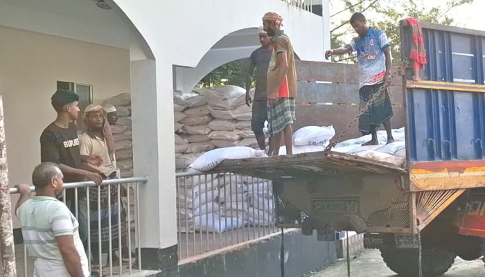 কালুখালীতে সরকারি দামের চেয়ে বেশি দামে সার বিক্রির অভিযোগ, বিপাকে কৃষকরা কালুখালীতে সরকারি দামের চেয়ে বেশি দামে সার বিক্রির অভিযোগ, বিপাকে কৃষকরা