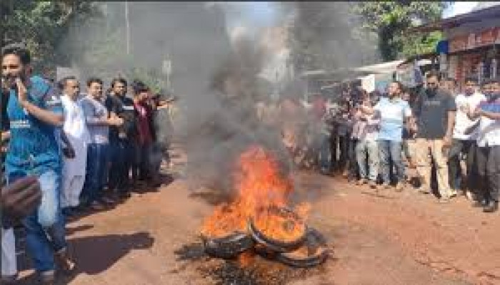 ফরিদপুরে বিএনপির নতুন কমিটি বাতিলের দাবিতে বিক্ষোভ, দুই ঘণ্টা সড়ক অবরোধ