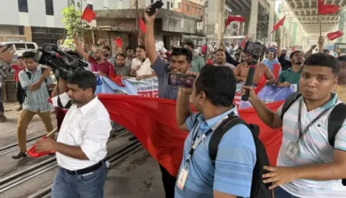 ঢাকায় সিলেটবাসীর রেল অবরোধ: টাঙ্গুয়ার এক্সপ্রেসসহ আট দফা দাবিতে সতর্ক কর্মসূচি