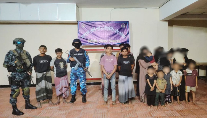 টেকনাফে নারী ও শিশুসহ ২৫ জন উদ্ধার, দুই পাচারকারী গ্রেপ্তার