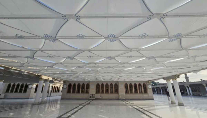 মসজিদে নববীর ছাদে আধুনিক ছাউনি স্থাপন সম্পন্ন, তীব্র গরমেও নামাজে মিলবে আরাম