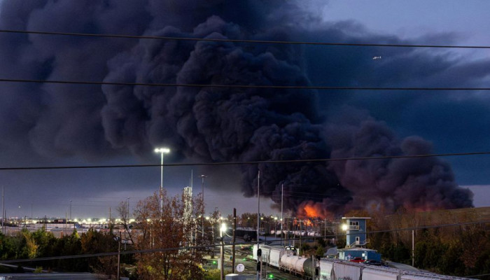 লুইসভিলে ইউপিএস কার্গো প্লেন বিধ্বস্তের পর যুক্তরাষ্ট্রে সব এমডি-১১ উড়োজাহাজ সাময়িকভাবে গ্রাউন্ডেড