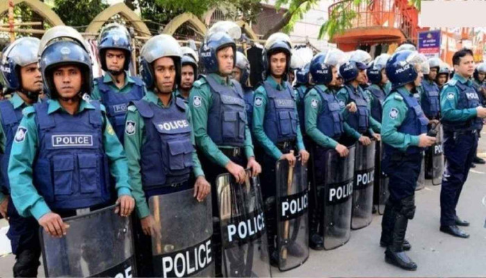 ঢাকায় দায়িত্বে থাকা পুলিশ সদস্যদের মোবাইল ব্যবহারে নিষেধাজ্ঞা