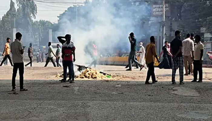 বকেয়া বেতন না পেয়ে সাভারে তিন পোশাক কারখানা বন্ধ, ছয় হাজার শ্রমিক বেকার