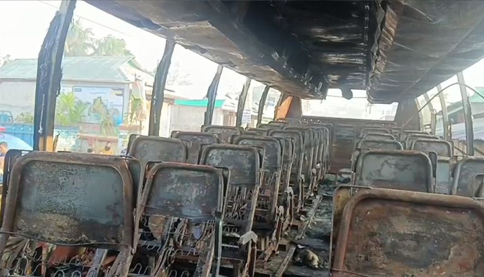 ফুলবাড়িয়ায় বাসে অগ্নিসংযোগ: দগ্ধ হয়ে শ্রমিকের মৃত্যু, মা–ছেলেসহ আহত তিন