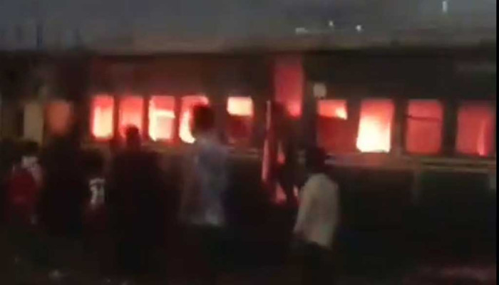 তেজগাঁও রেলস্টেশনে ট্রেনে আগুন, রাজধানীতে সংঘটিত একাধিক অগ্নিকাণ্ড