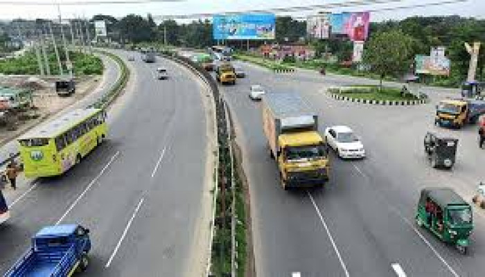 ঢাকা-টাঙ্গাইল মহাসড়কে কড়া নিরাপত্তায় স্বাভাবিক যান চলাচল