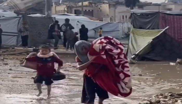 শীতের মাঝেই দক্ষিণ গাজায় ভারি বৃষ্টিতে ডুবে গেল শরণার্থী শিবির, বাড়ছে মানবিক সংকট
