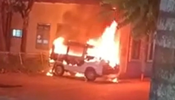 সিলেটে অ্যাম্বুলেন্স ও বাসে অজ্ঞাত দুর্বৃত্তদের অগ্নিসংযোগ